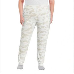 5/$15 • 🐴 George | Comfy Fuzzy Camo Joggers